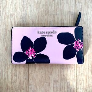 BRAND NEW Kate Spade Large Slim Bifold Wallet